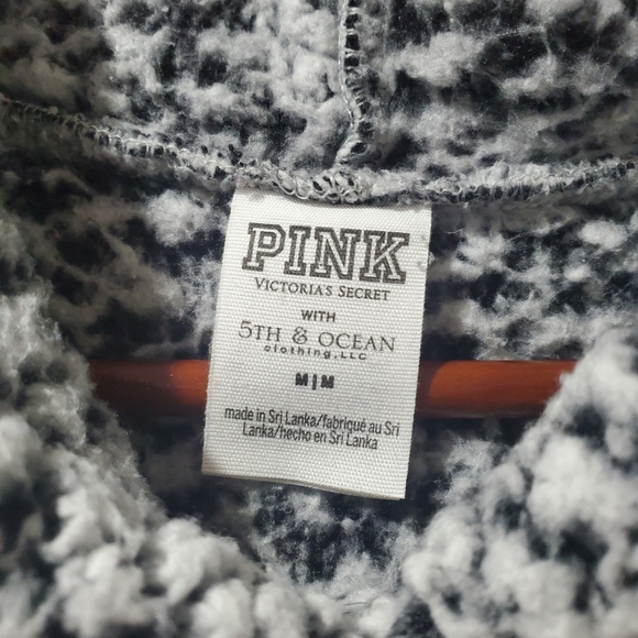 Pink Victoria's Secret Sherpa - Picture 3 of 5